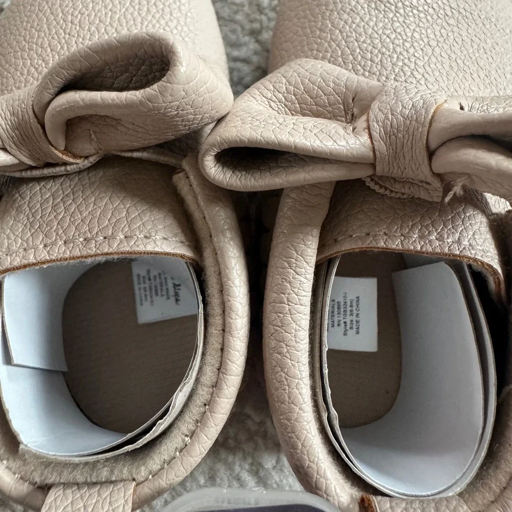 First Steps by Stepping Stones Baby Girls Beige Bow Moccasins Size 3 6-9 Months‎